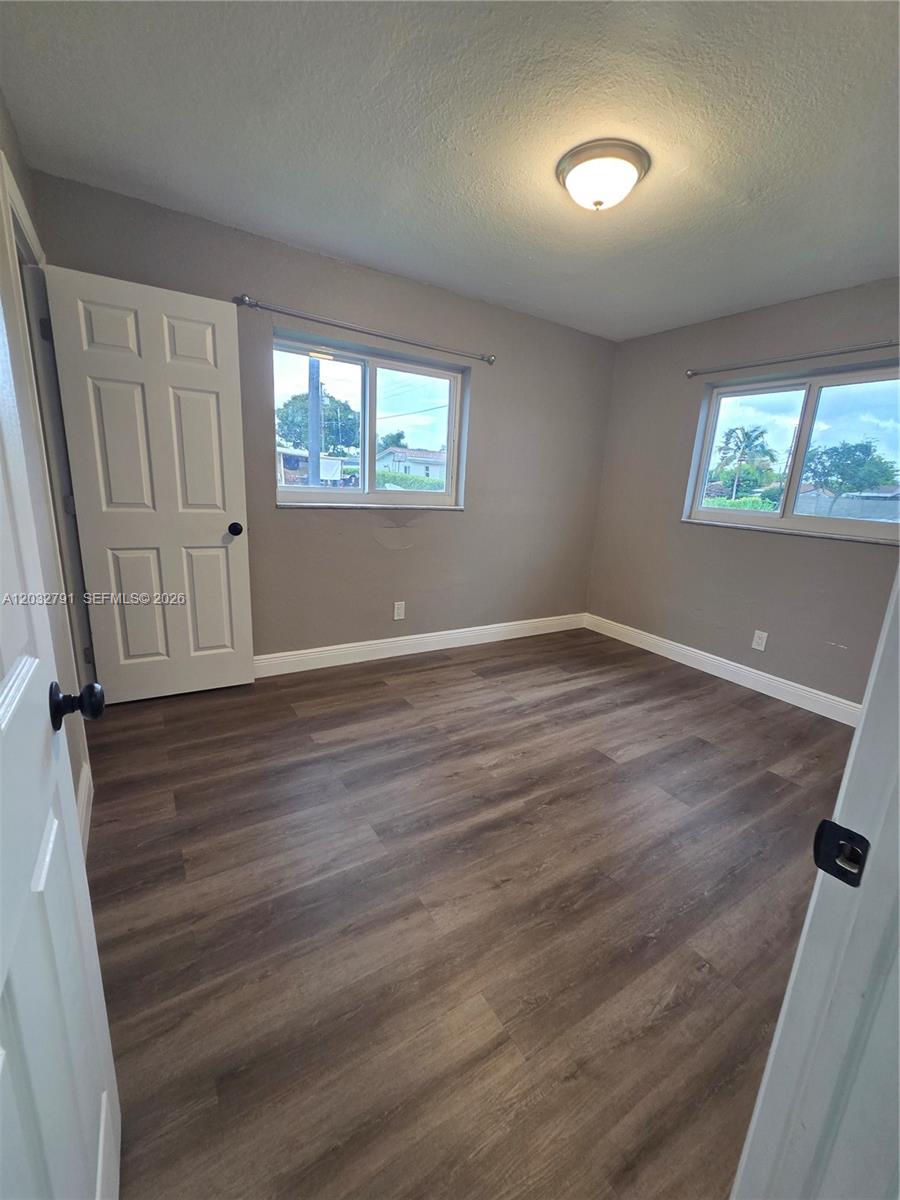 ESQUIRE LAKE EST SEC 2 - Residential Lease