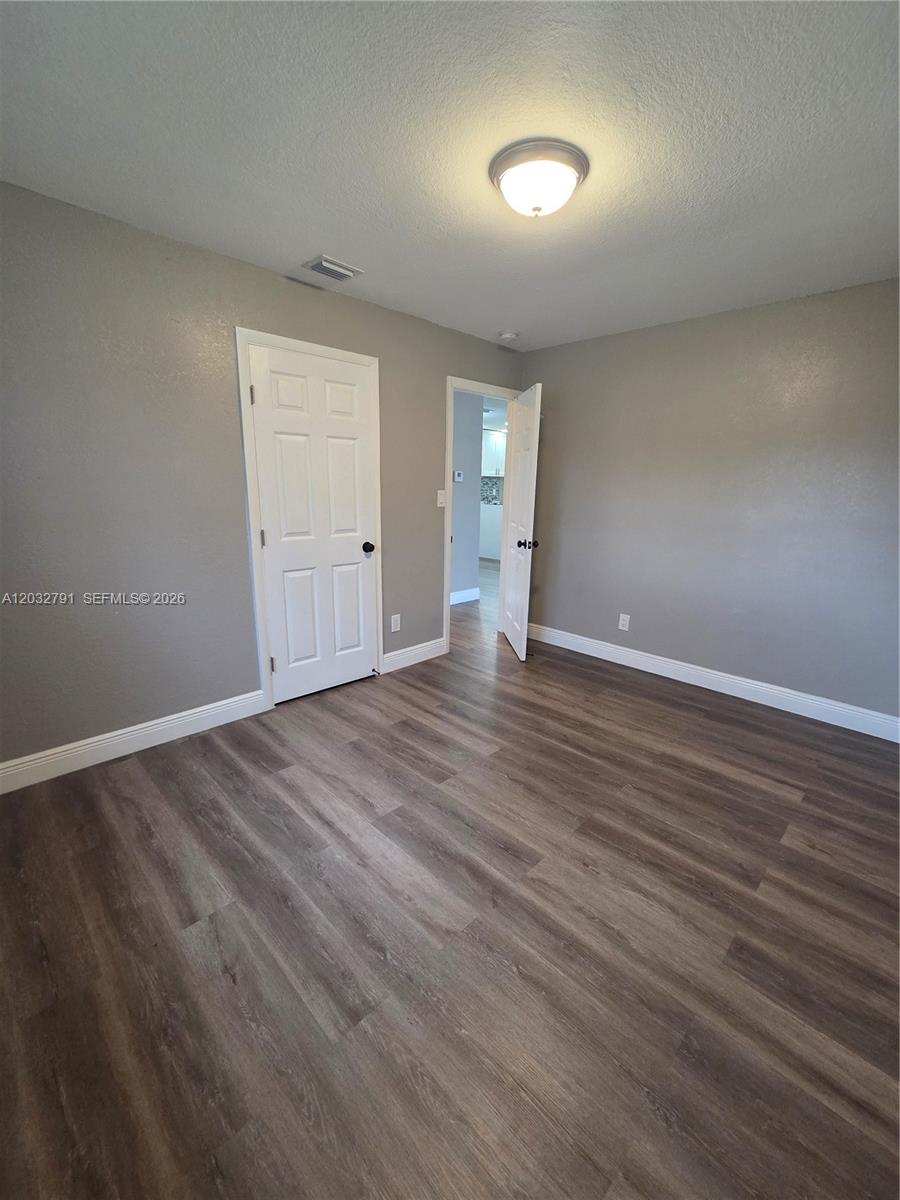 ESQUIRE LAKE EST SEC 2 - Residential Lease