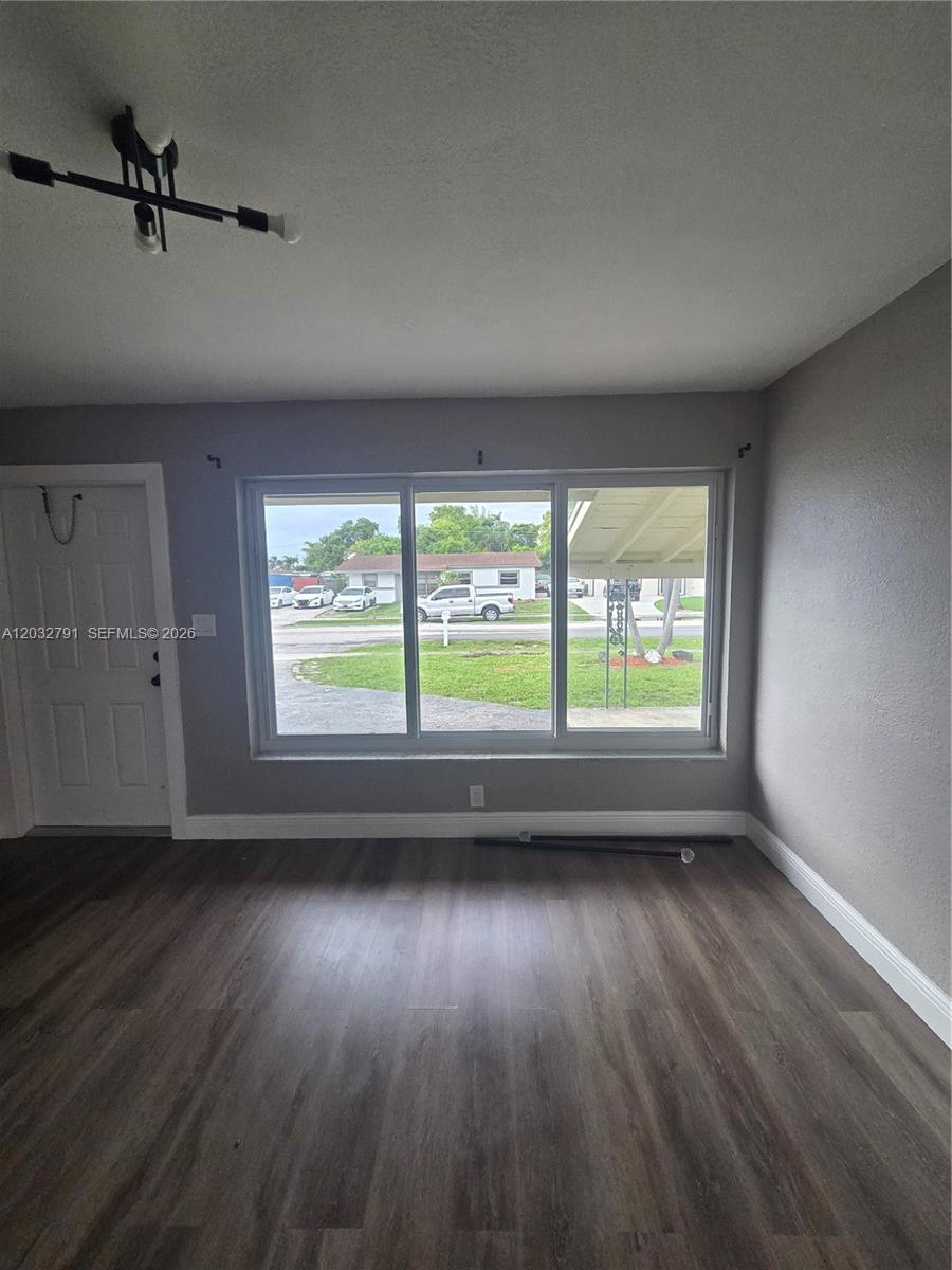 ESQUIRE LAKE EST SEC 2 - Residential Lease