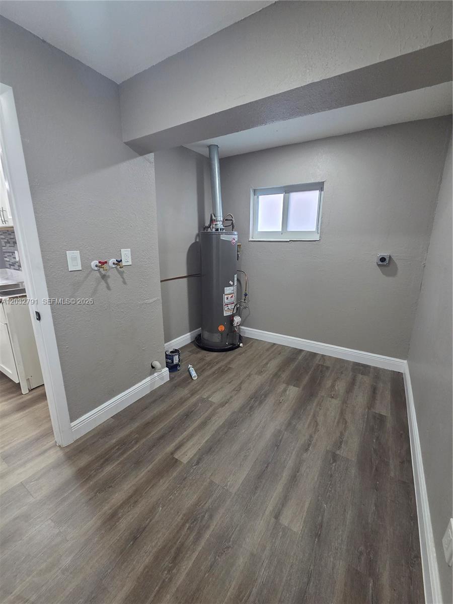 ESQUIRE LAKE EST SEC 2 - Residential Lease