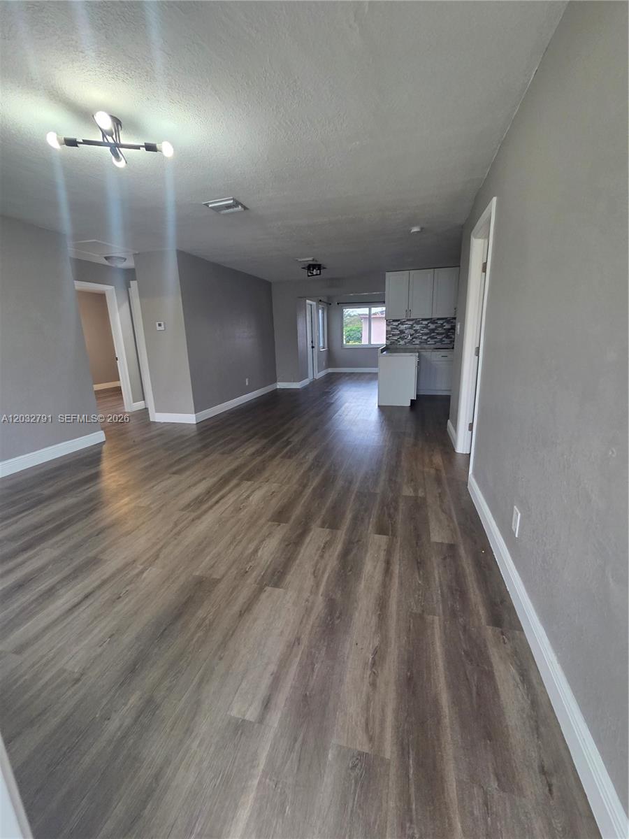 ESQUIRE LAKE EST SEC 2 - Residential Lease