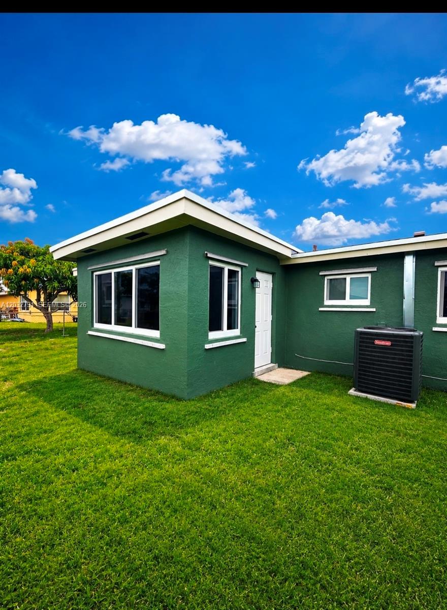 ESQUIRE LAKE EST SEC 2 - Residential Lease