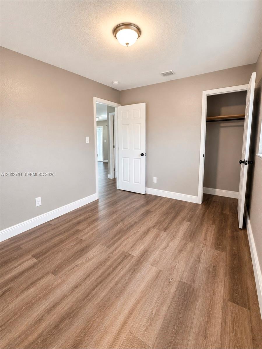 ESQUIRE LAKE EST SEC 2 - Residential Lease