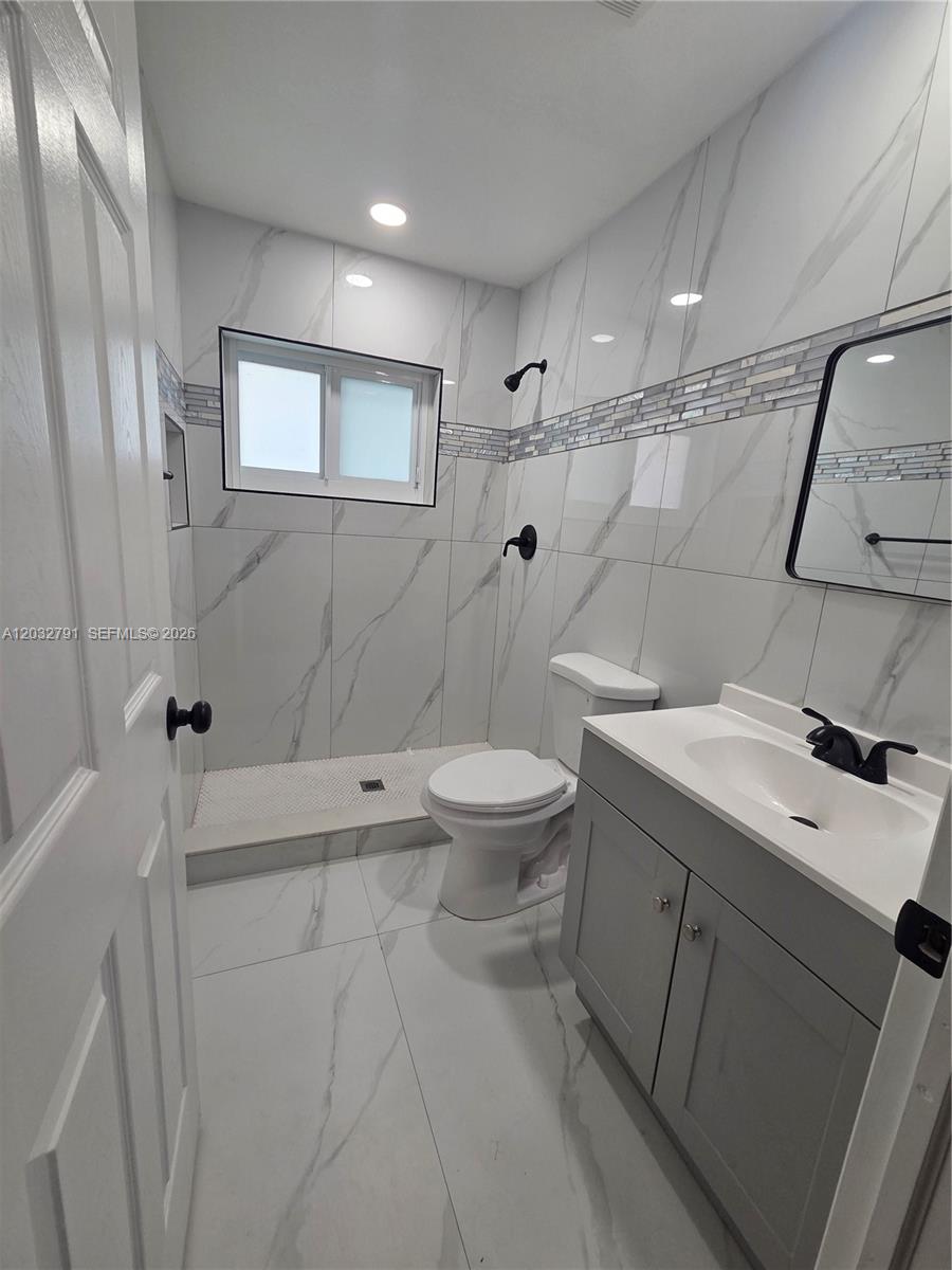 ESQUIRE LAKE EST SEC 2 - Residential Lease