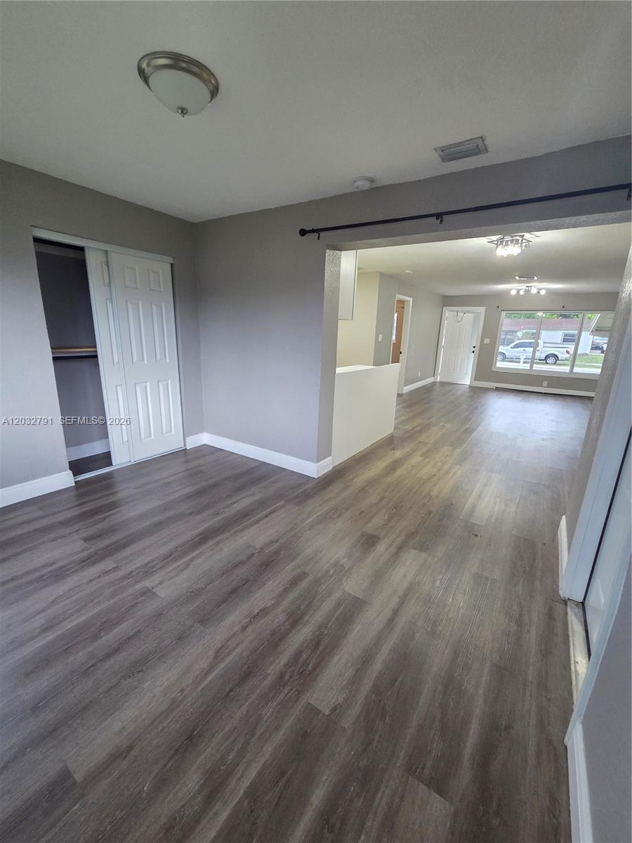 ESQUIRE LAKE EST SEC 2 - Residential Lease