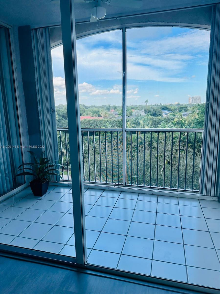 DORAL HOUSE CONDO NO 3 - Residential