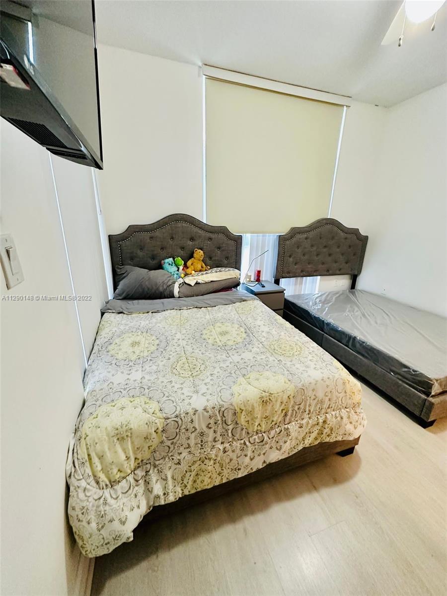 DORAL HOUSE CONDO NO 3 - Residential