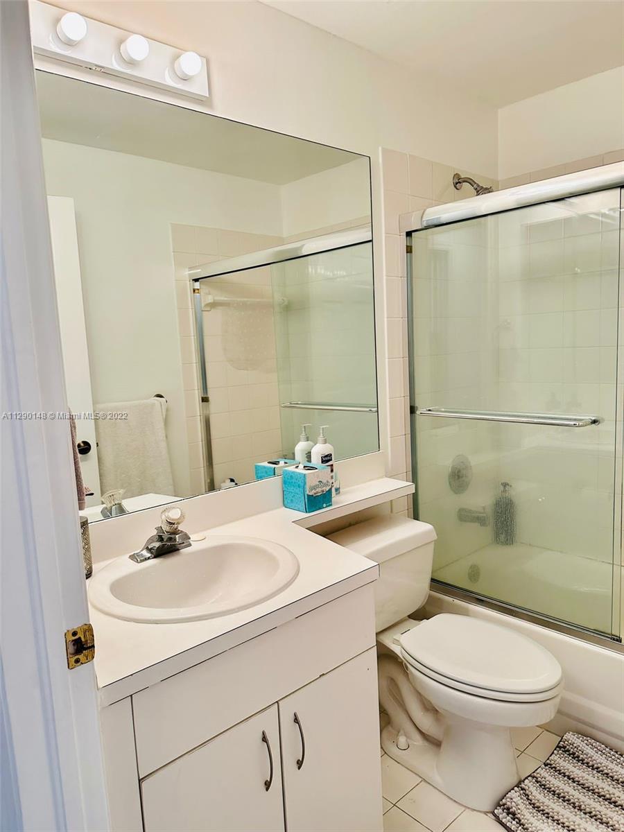 DORAL HOUSE CONDO NO 3 - Residential