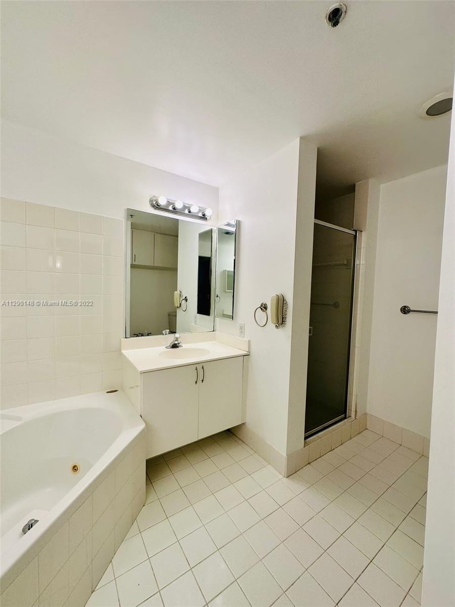 DORAL HOUSE CONDO NO 3 - Residential