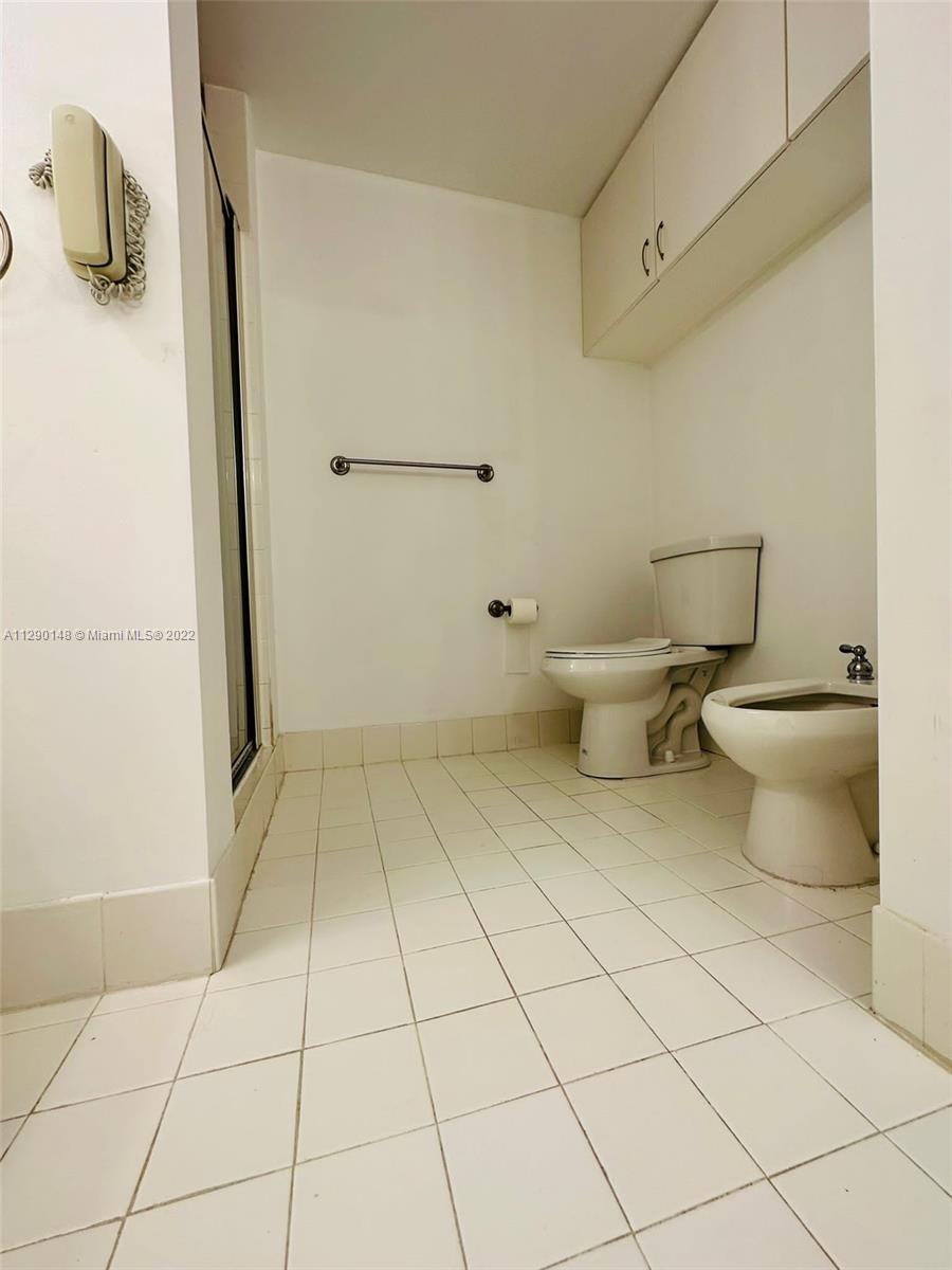 DORAL HOUSE CONDO NO 3 - Residential