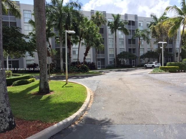 DORAL HOUSE CONDO NO 3 - Residential