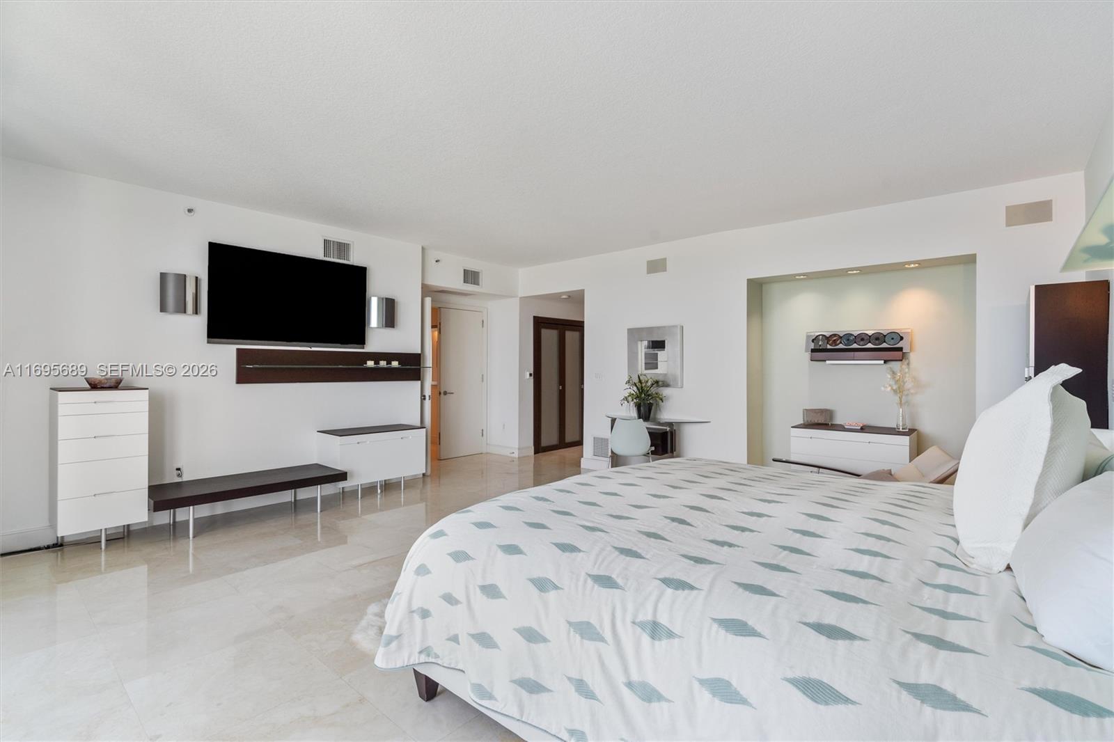 HARBOURAGE PLACE CONDO - Residential