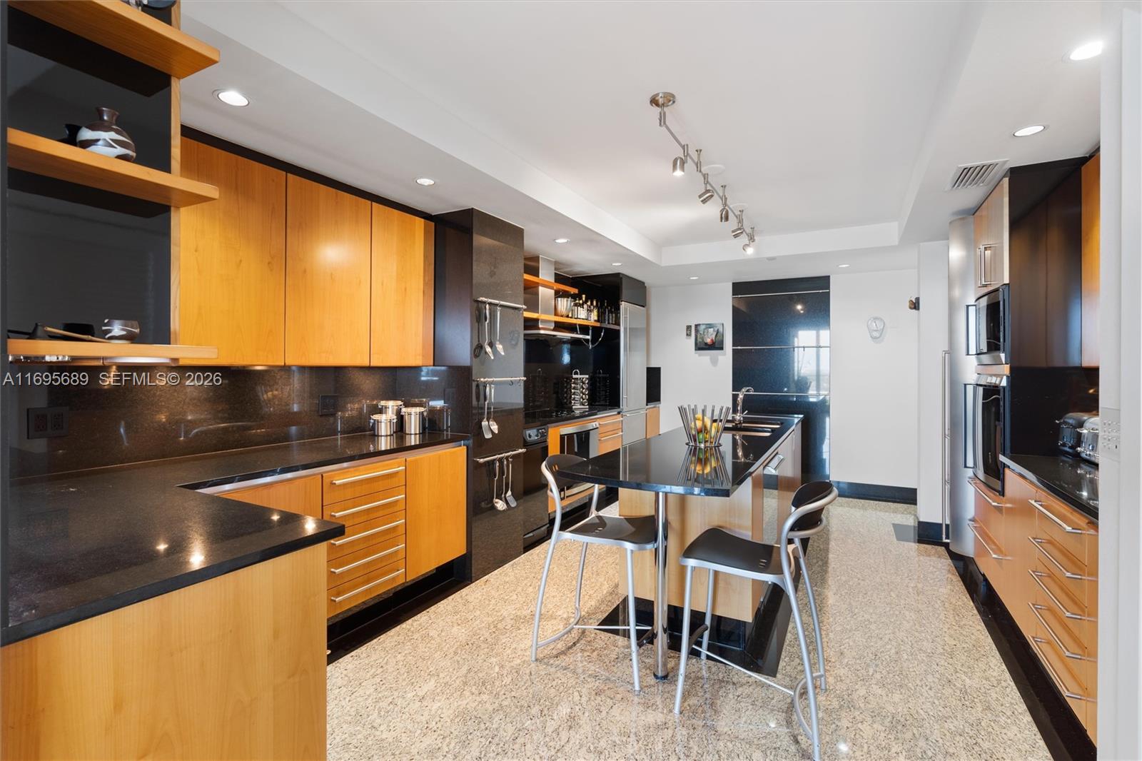 HARBOURAGE PLACE CONDO - Residential