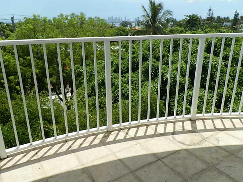 BREEZE CONDO - Residential Lease
