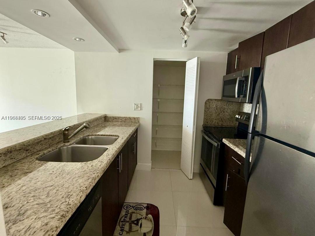 MADISON DOWNTOWN CONDO - Residential Lease