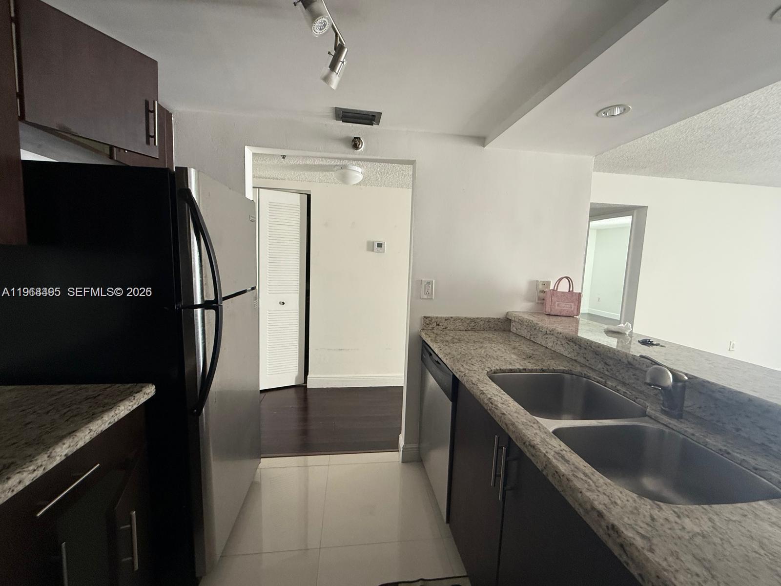 MADISON DOWNTOWN CONDO - Residential Lease