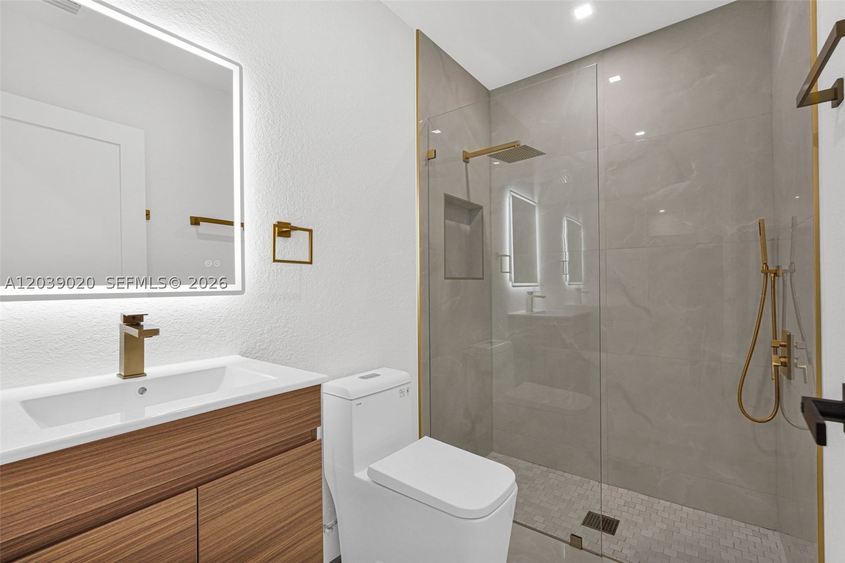 REALSITE ESTATES SEC 1 - Residential