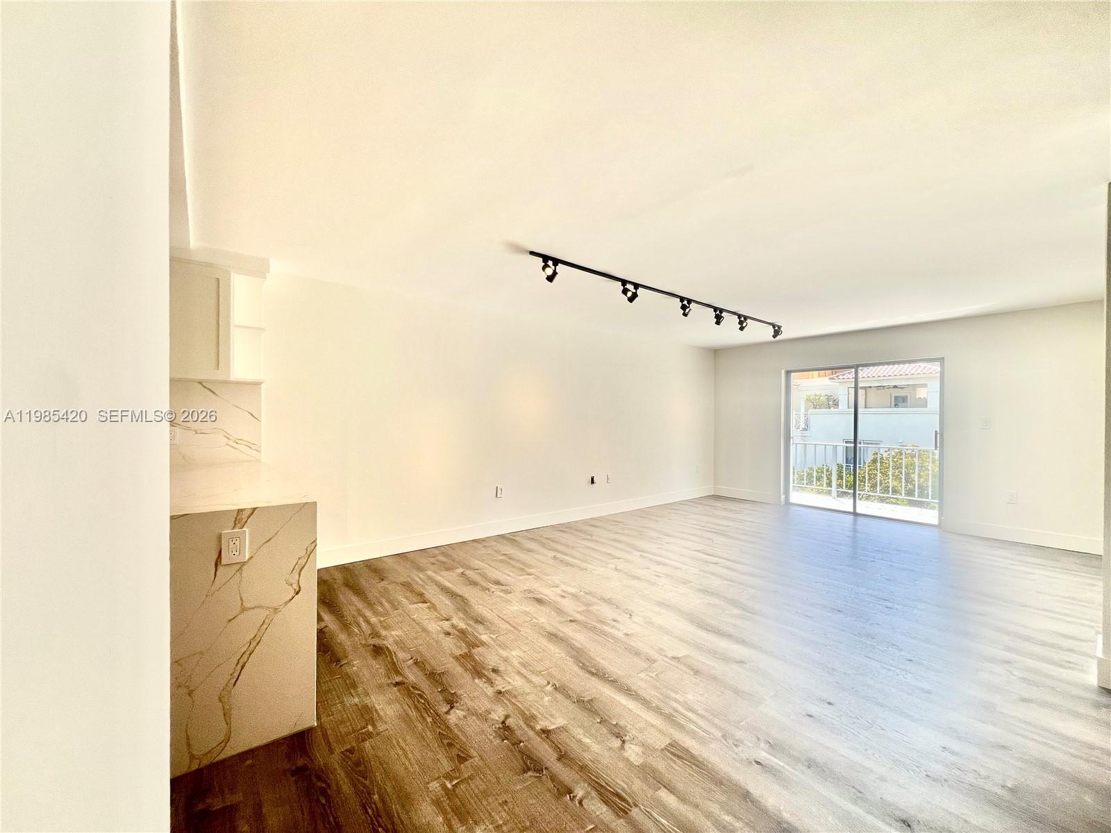 LASER CONDO - Residential