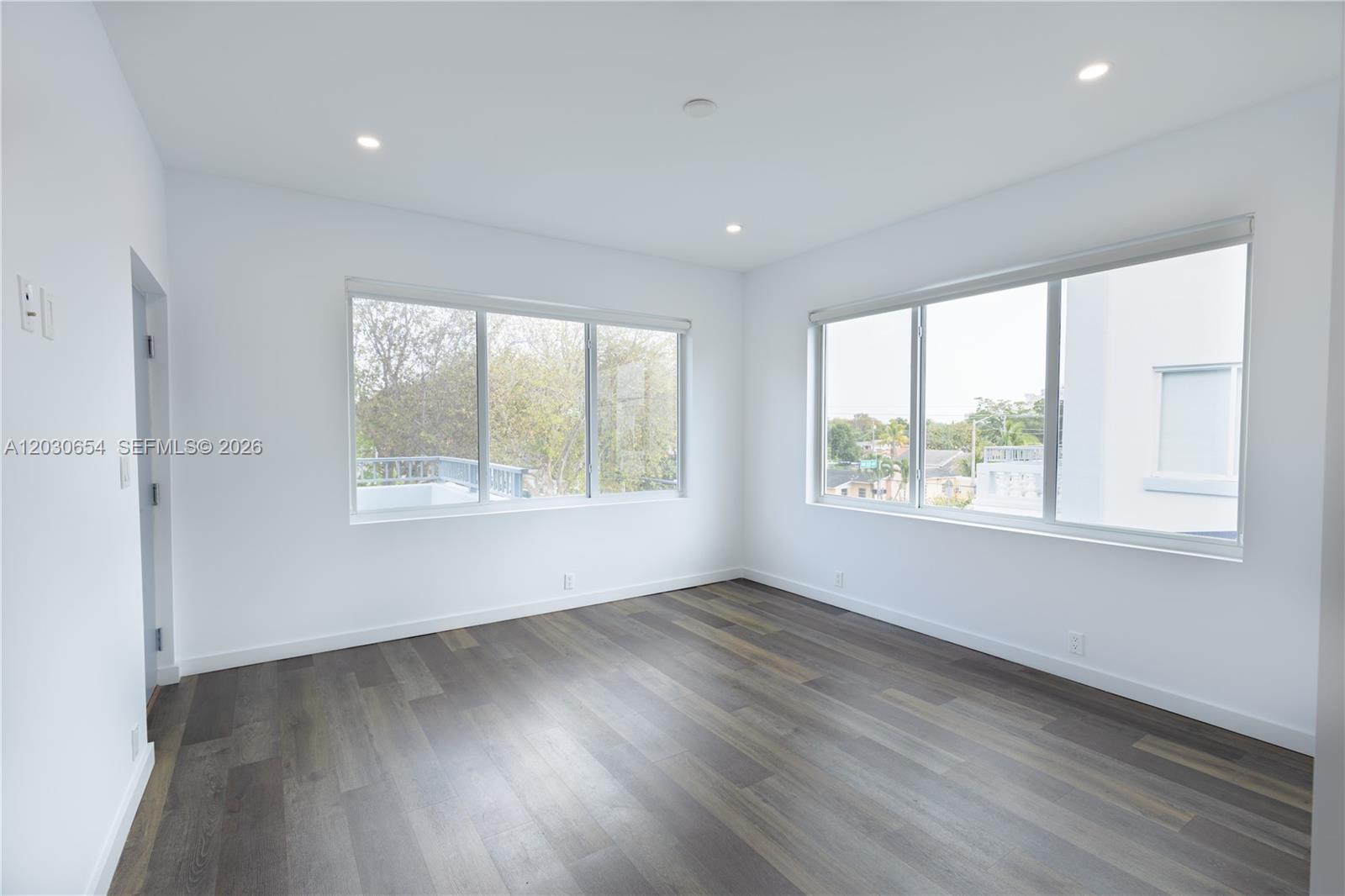 PALM GROVE - Residential Lease