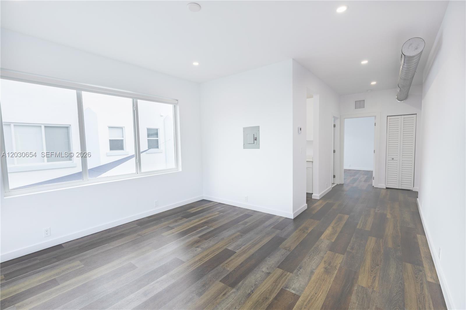 PALM GROVE - Residential Lease