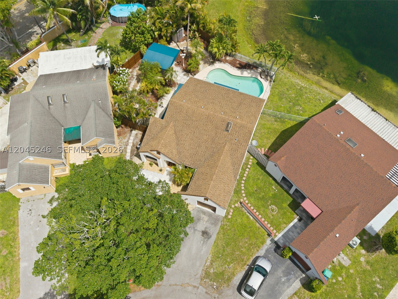 AVALON LAKES - Residential