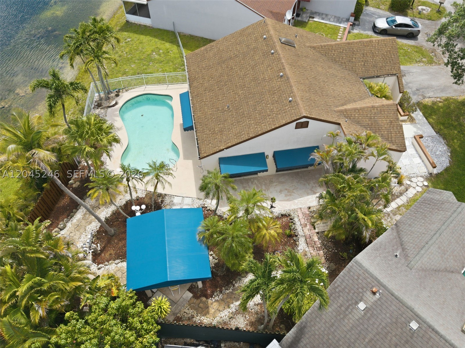 AVALON LAKES - Residential