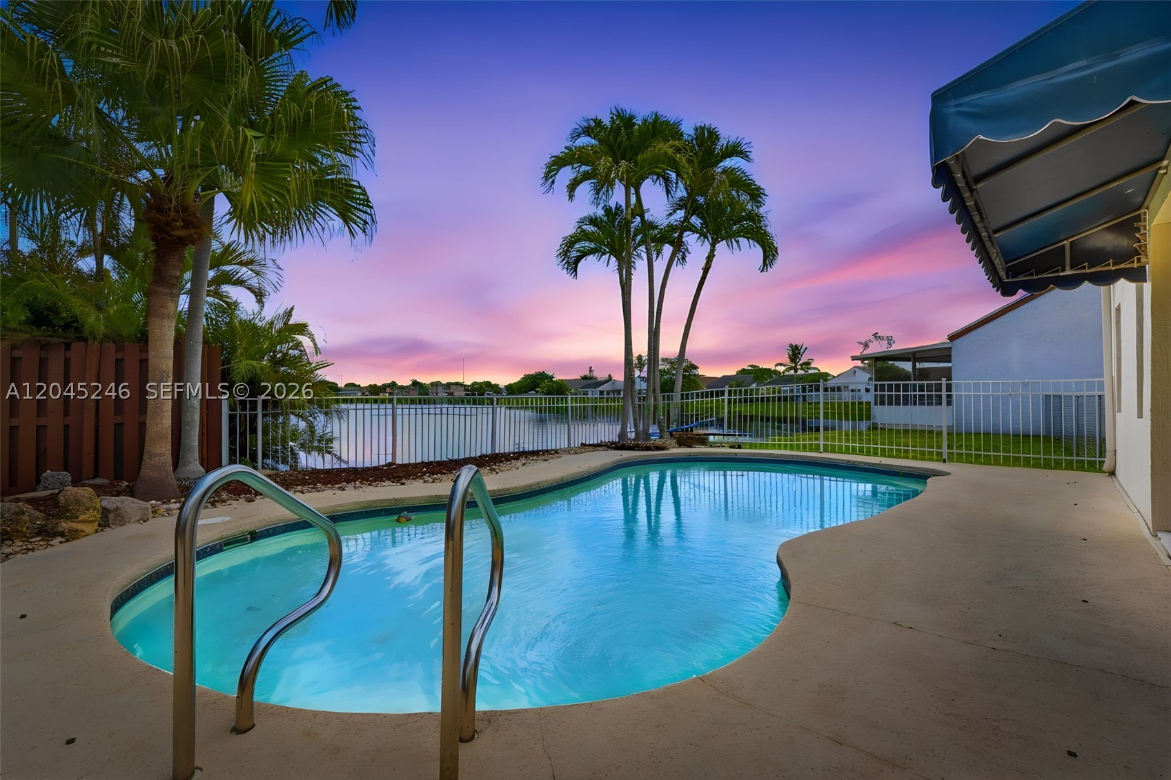 AVALON LAKES - Residential