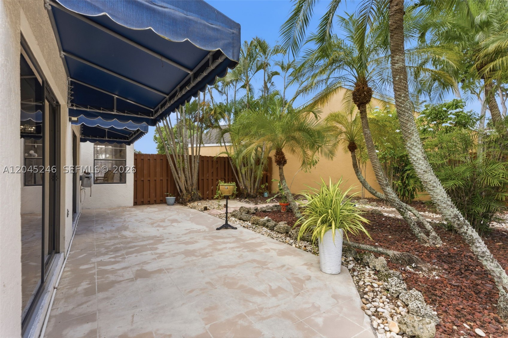 AVALON LAKES - Residential