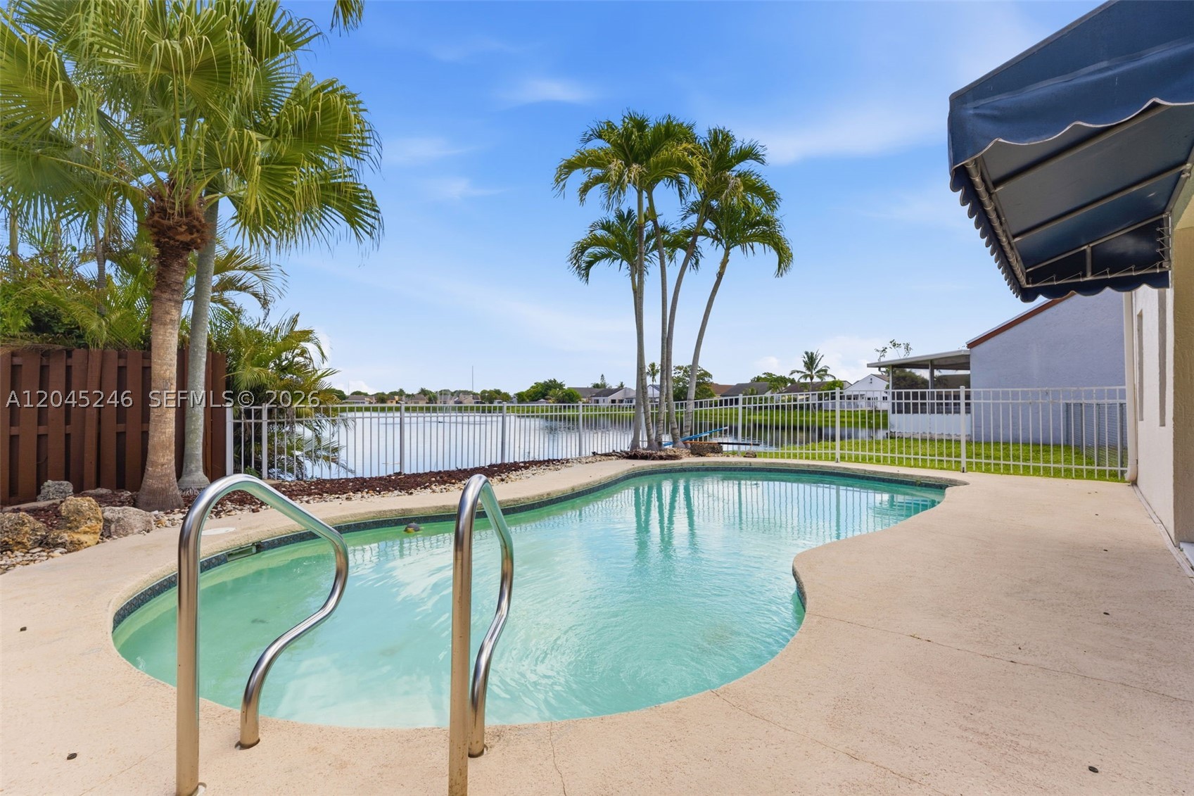 AVALON LAKES - Residential