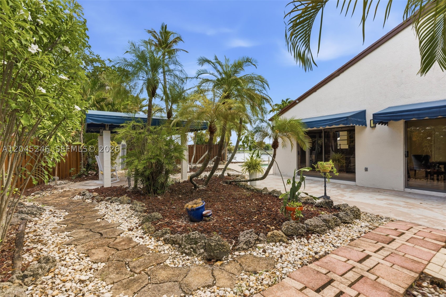 AVALON LAKES - Residential