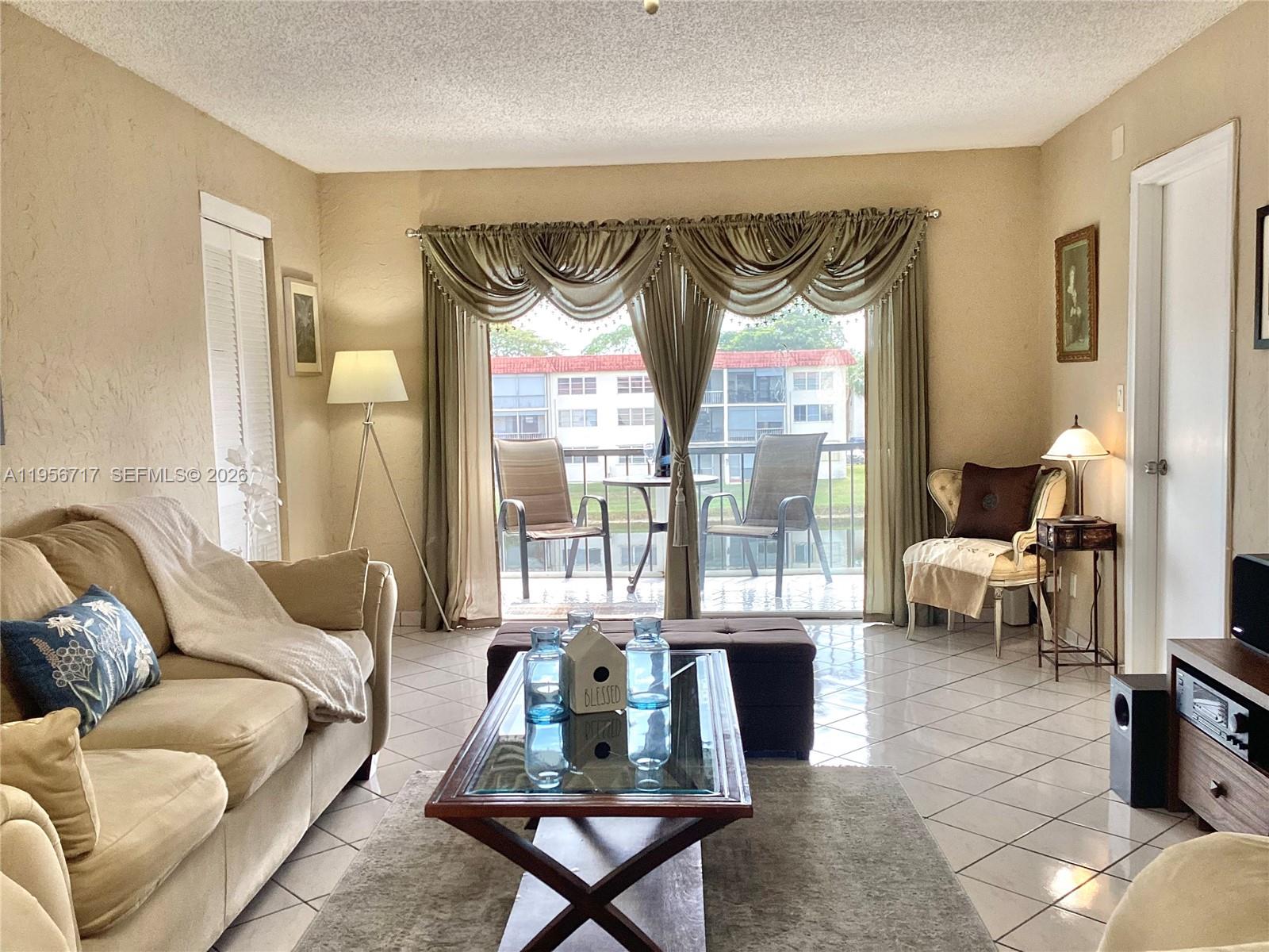 HOLLYBROOK GOLF - Residential