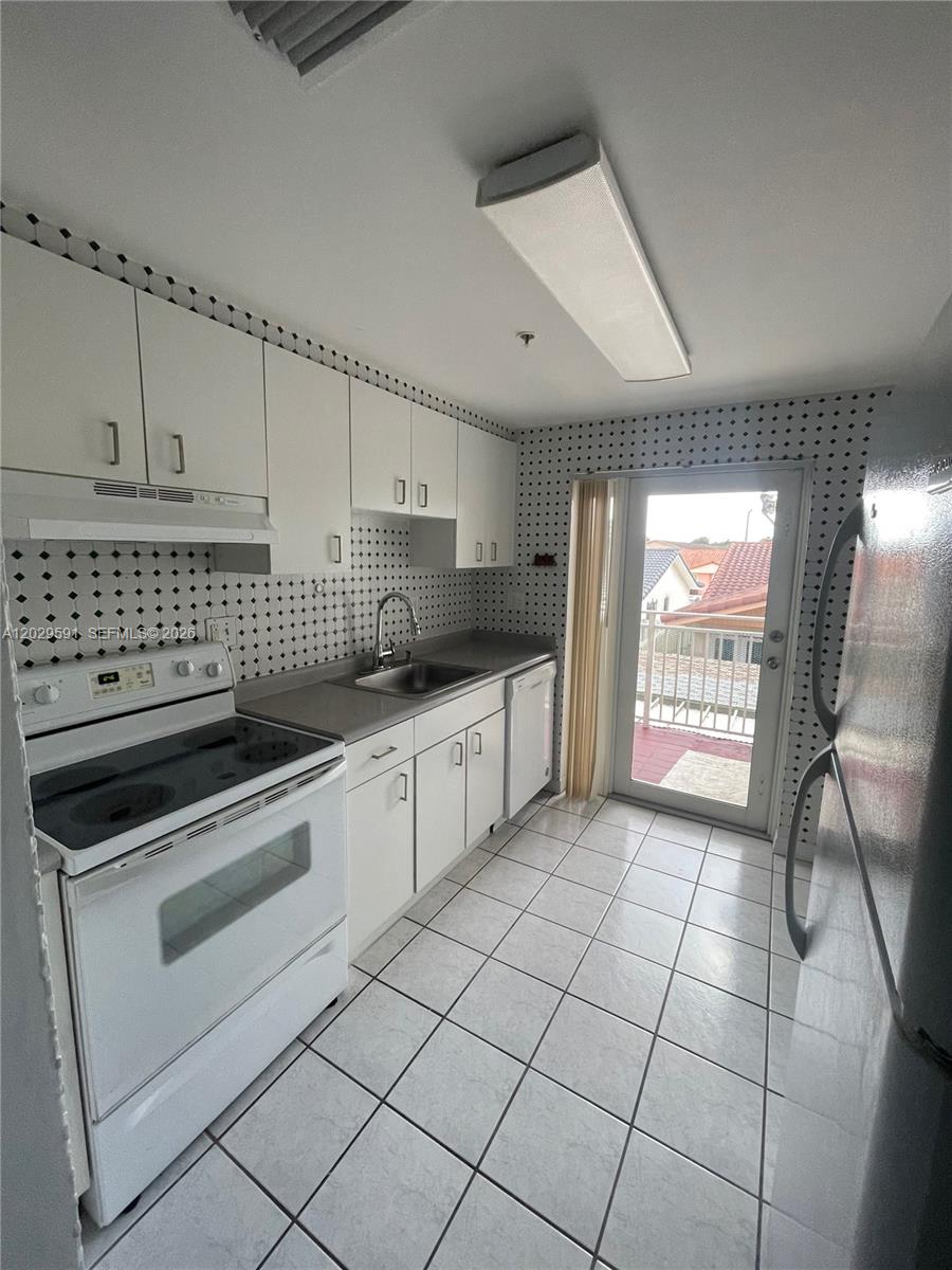 TOLEDO VILLAS CONDO - Residential Lease