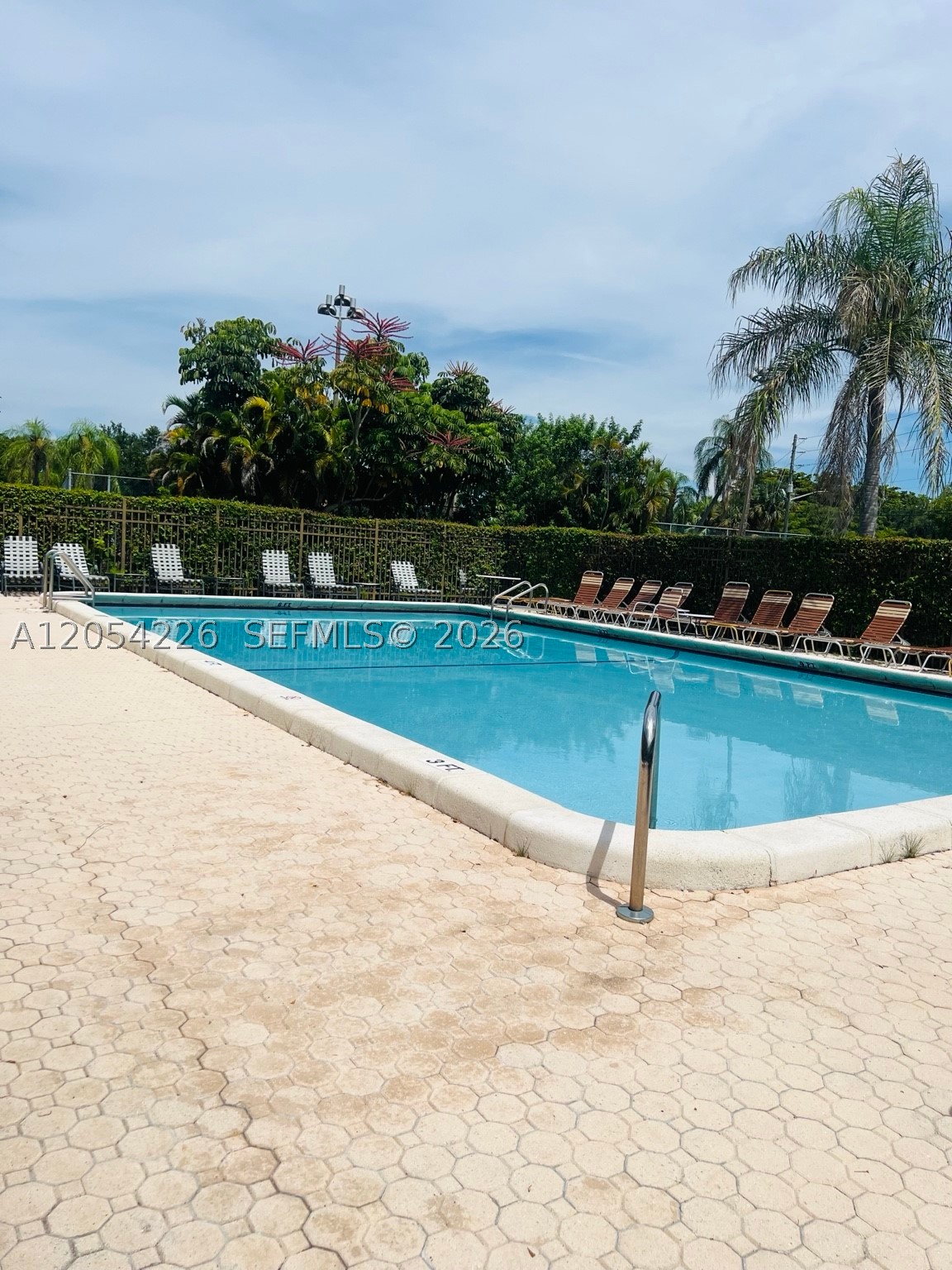 LAKESHORE CLUB - Residential Lease