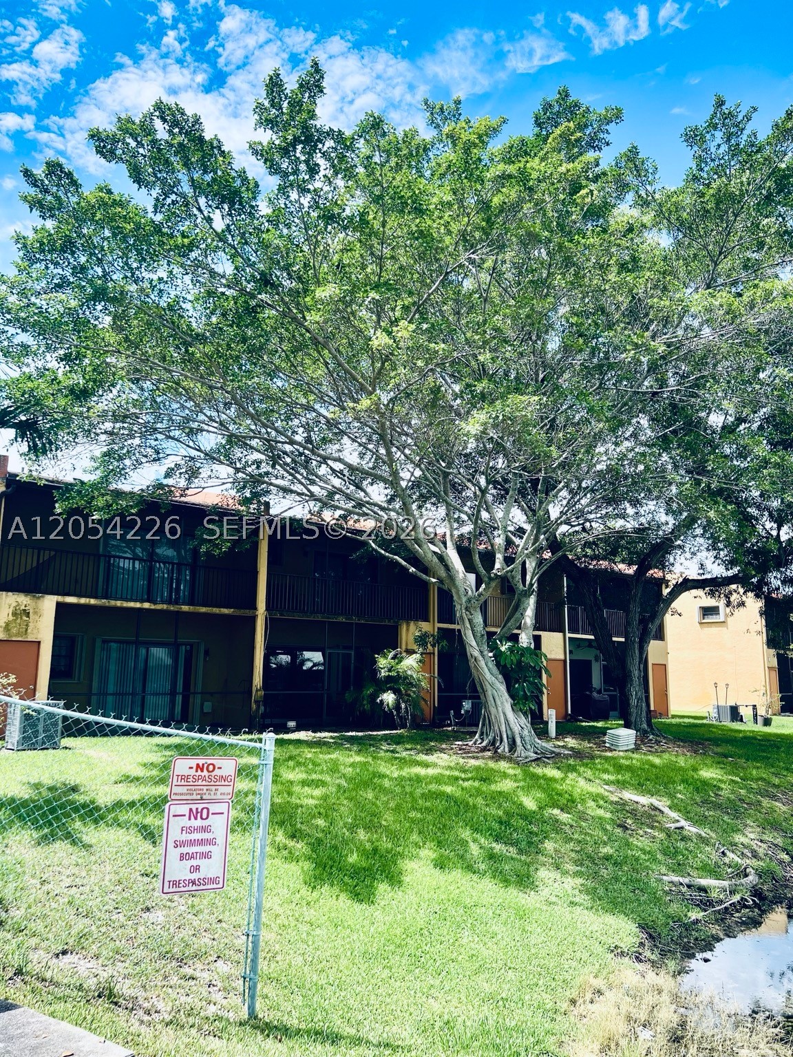 LAKESHORE CLUB - Residential Lease