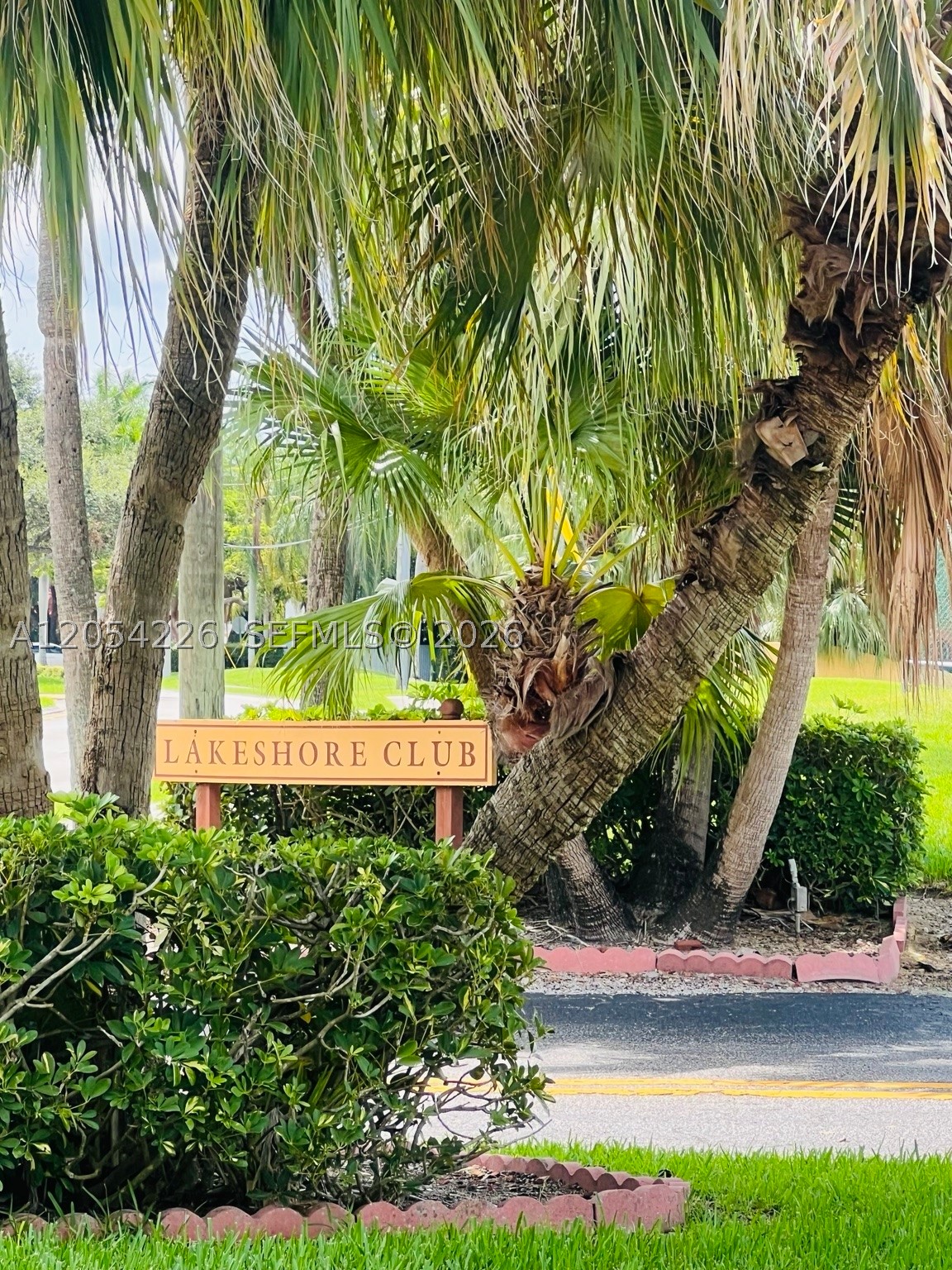 LAKESHORE CLUB - Residential Lease
