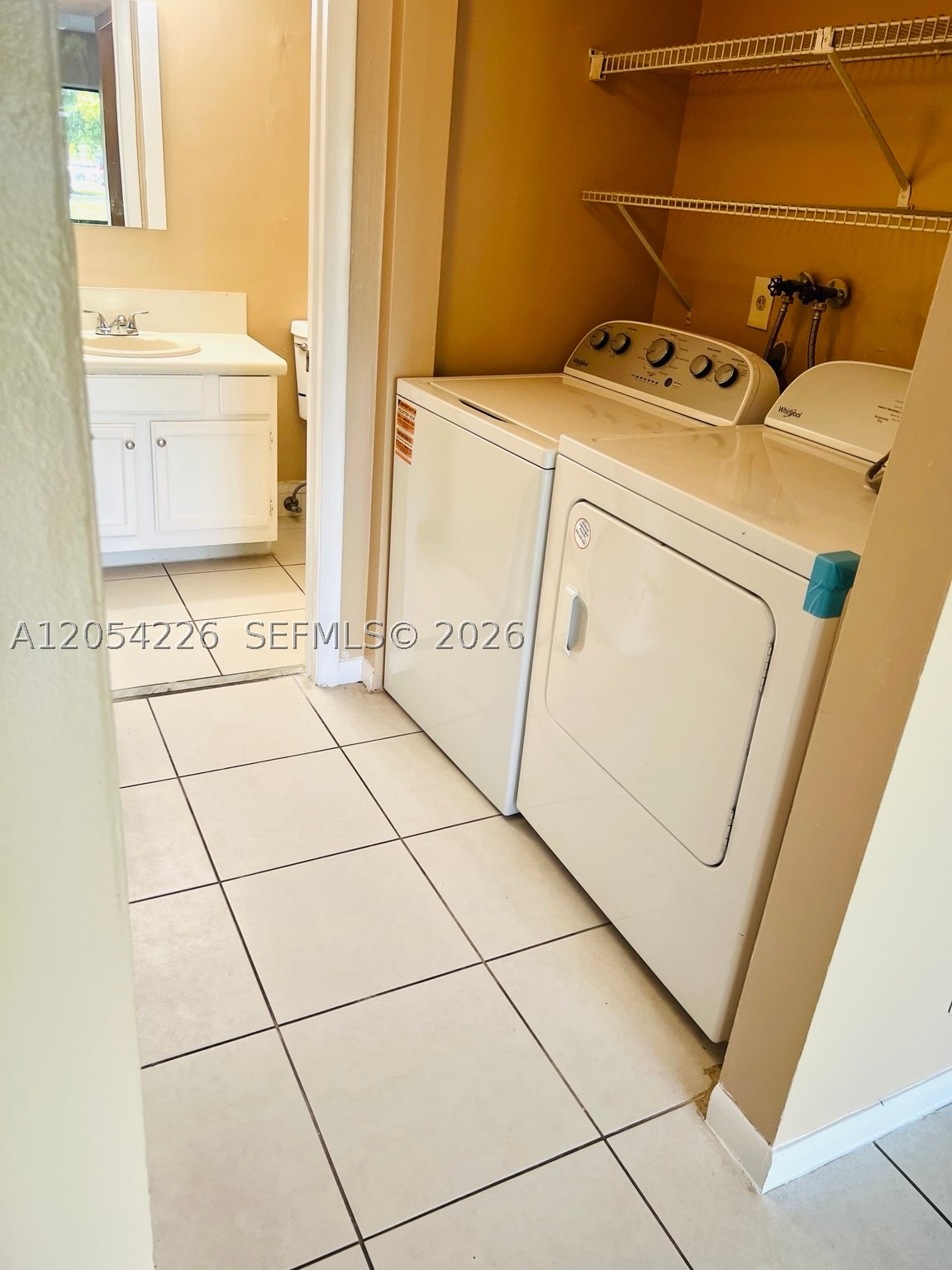 LAKESHORE CLUB - Residential Lease