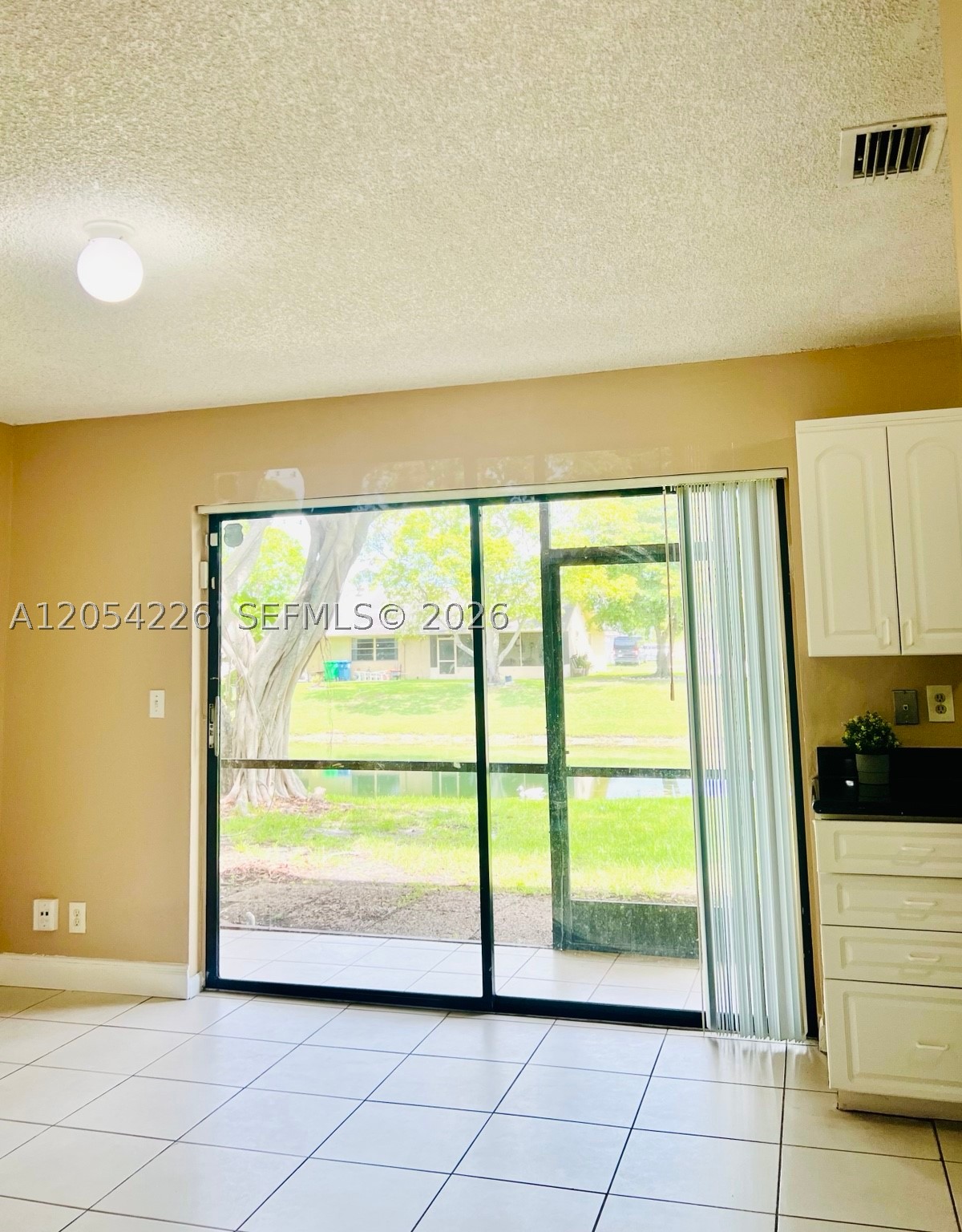 LAKESHORE CLUB - Residential Lease