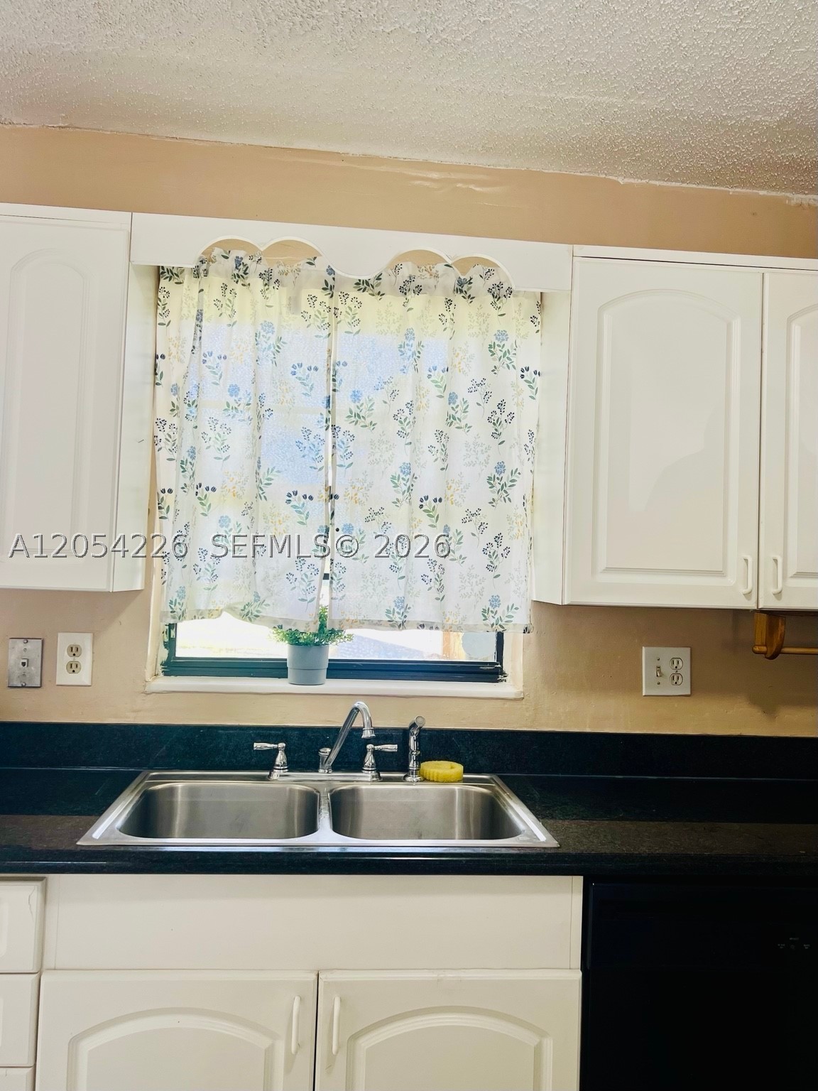 LAKESHORE CLUB - Residential Lease