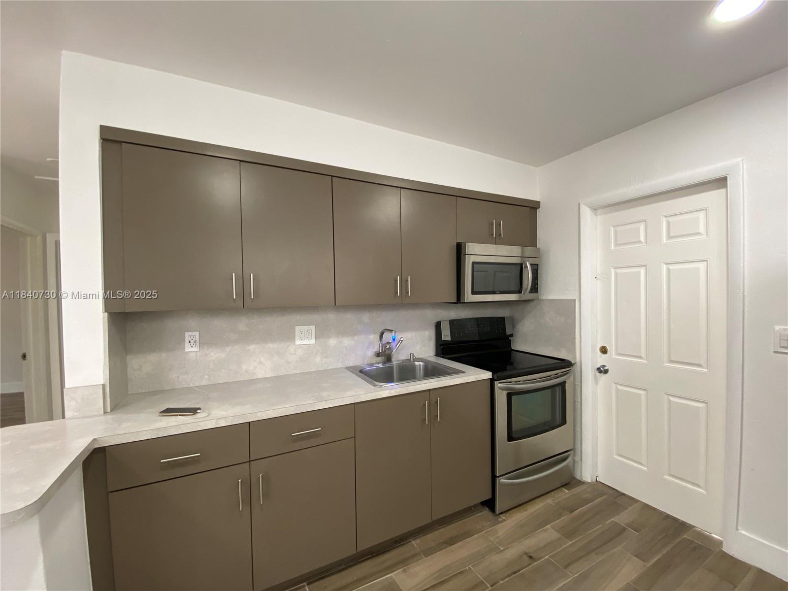 DIXIE HIGHWAY TRACK - Residential Lease
