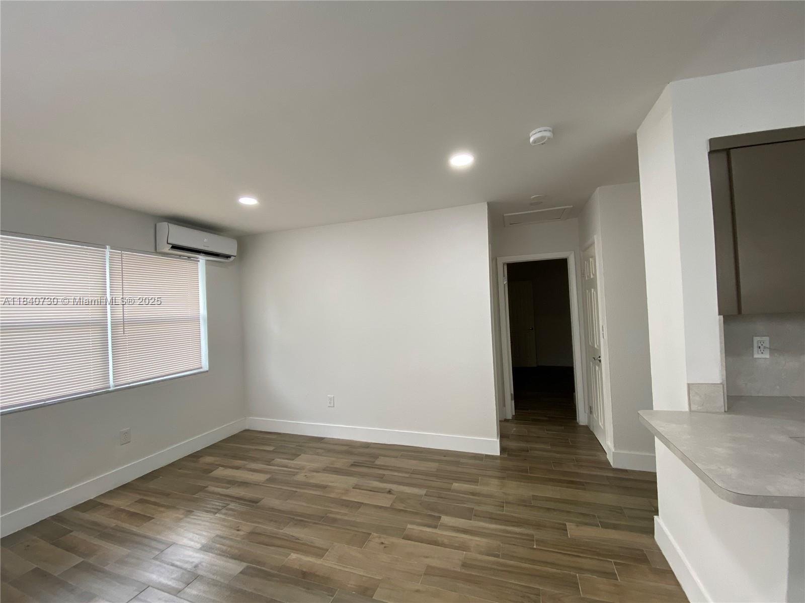 DIXIE HIGHWAY TRACK - Residential Lease