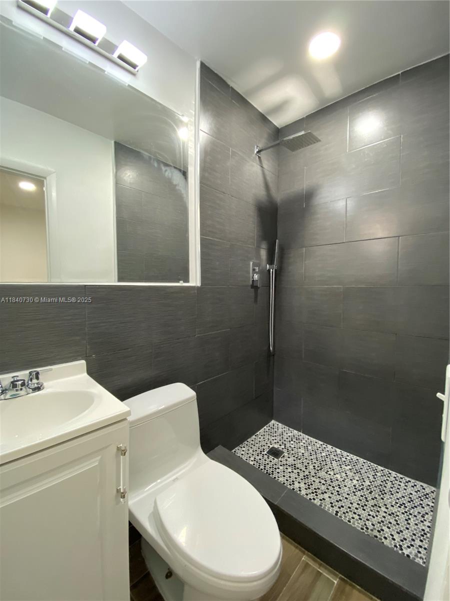 DIXIE HIGHWAY TRACK - Residential Lease