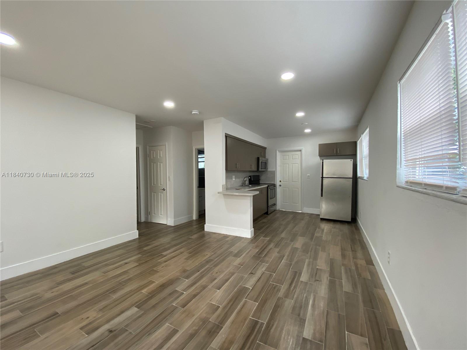 DIXIE HIGHWAY TRACK - Residential Lease