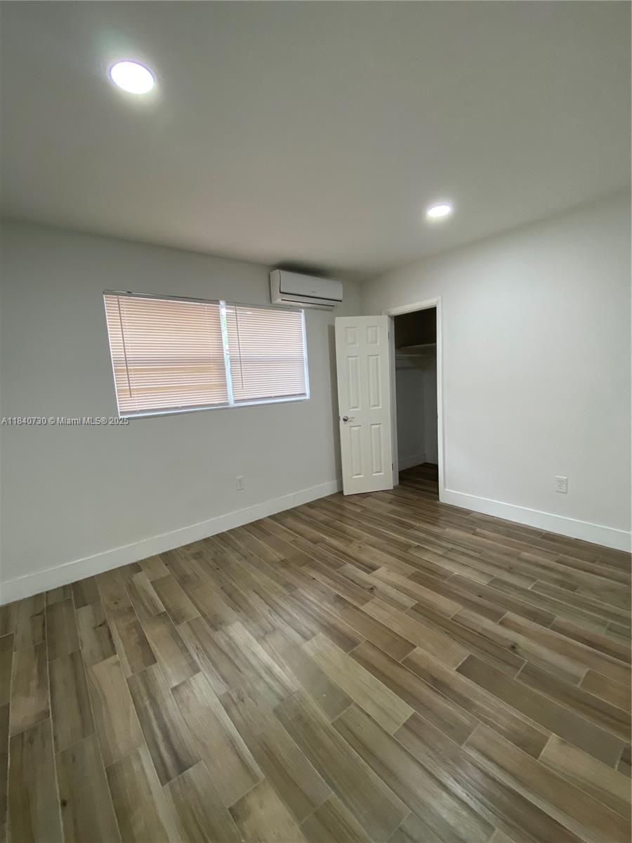 DIXIE HIGHWAY TRACK - Residential Lease