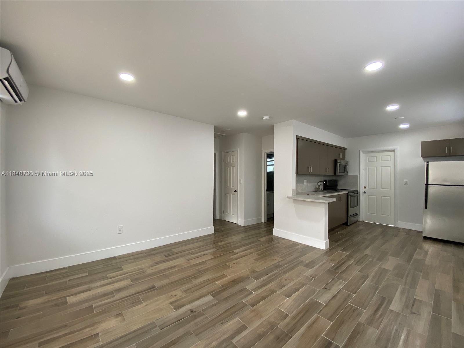 DIXIE HIGHWAY TRACK - Residential Lease