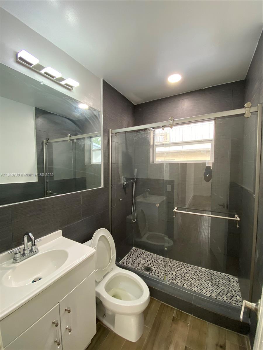 DIXIE HIGHWAY TRACK - Residential Lease