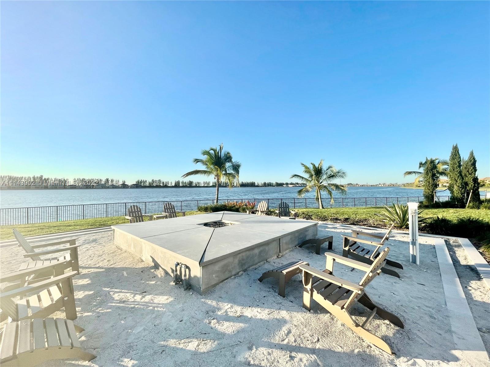 PARKLAND BAY - Residential