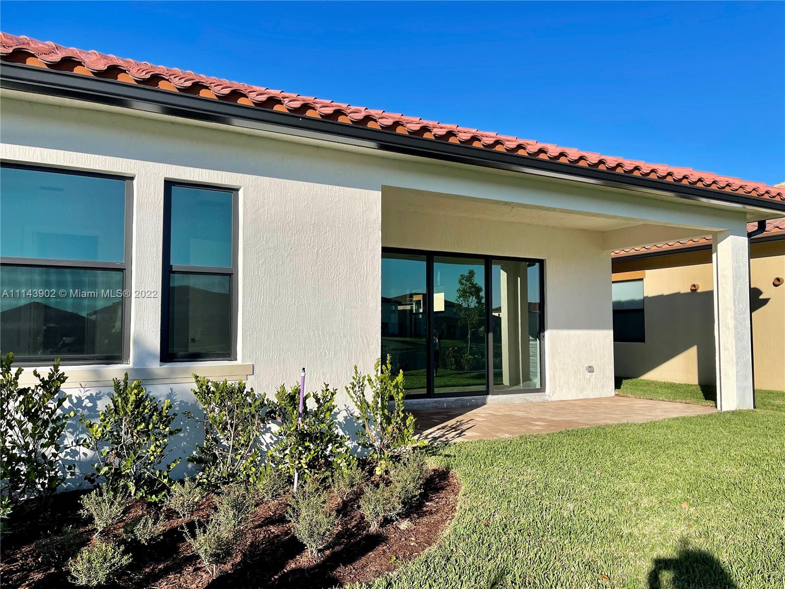 PARKLAND BAY - Residential