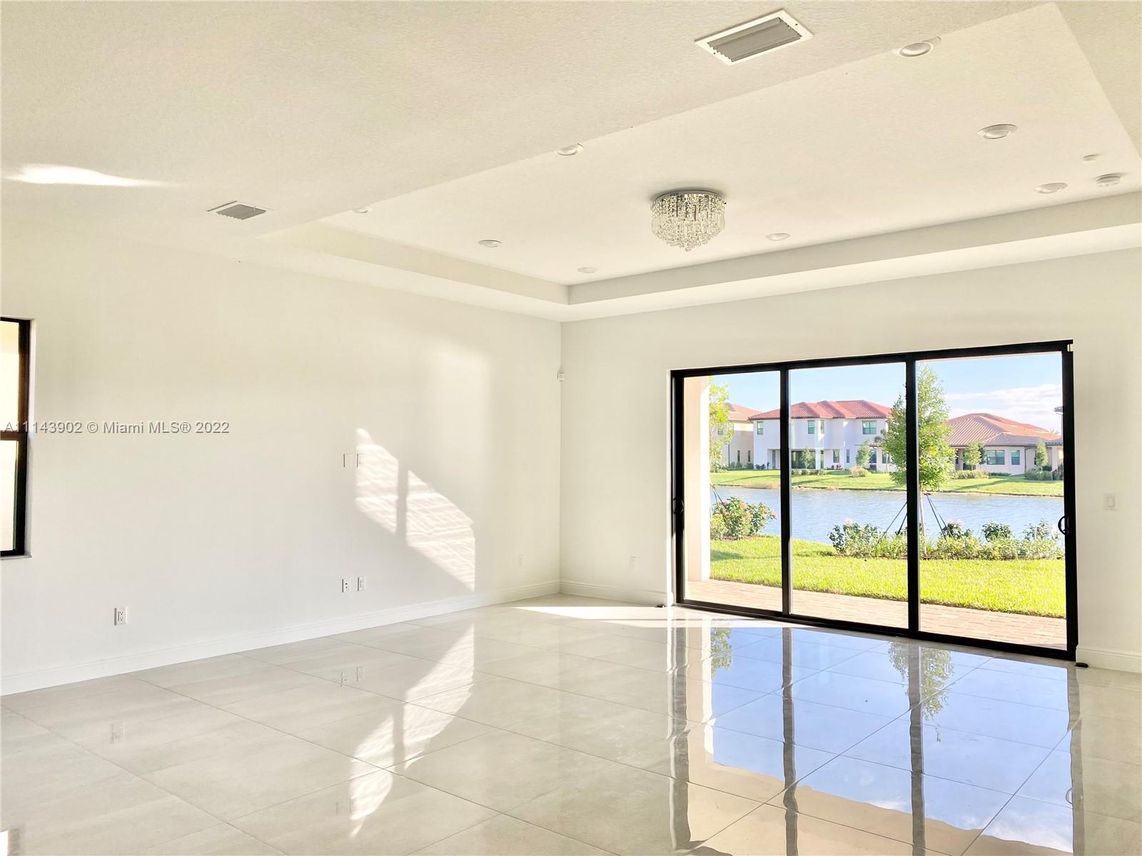 PARKLAND BAY - Residential