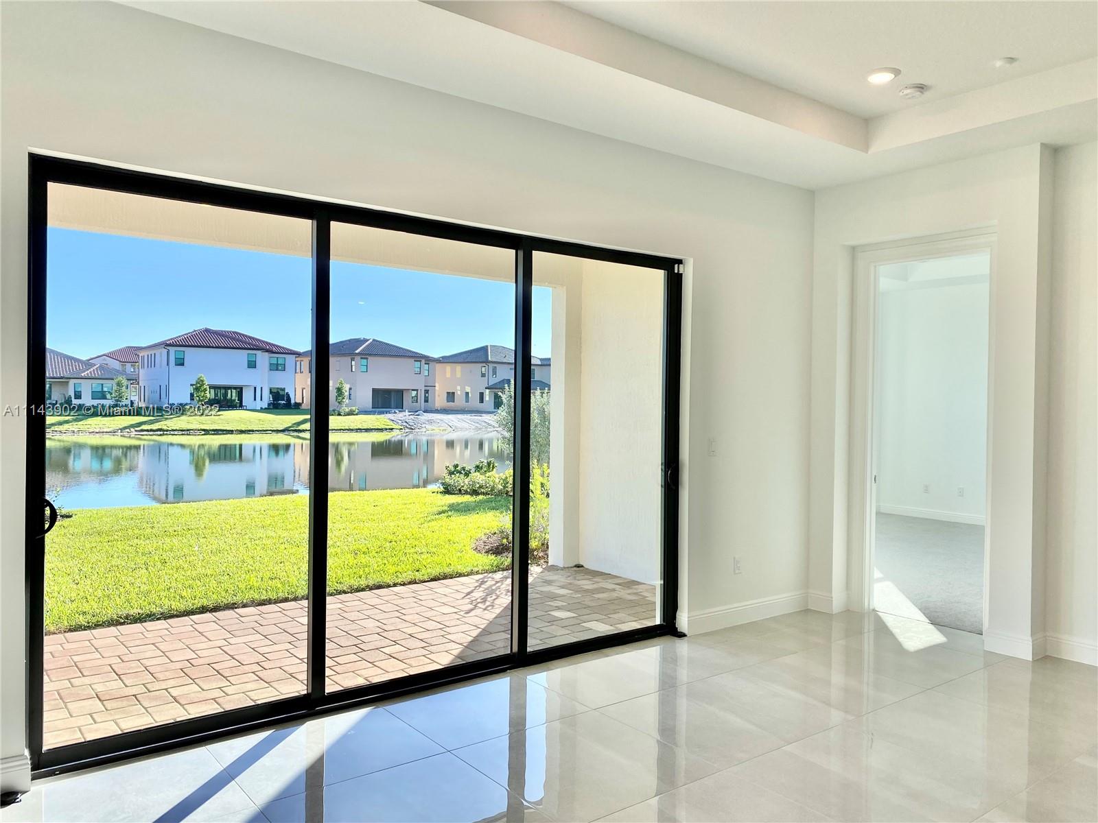 PARKLAND BAY - Residential