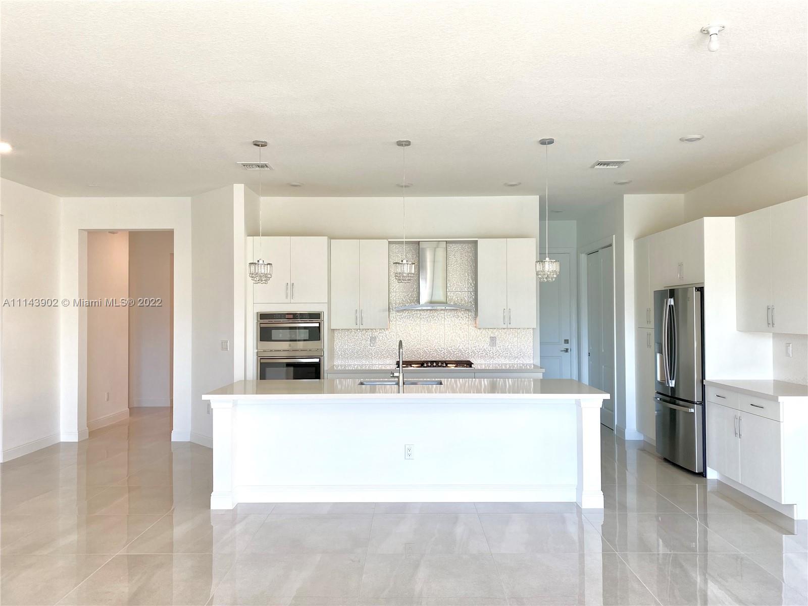 PARKLAND BAY - Residential